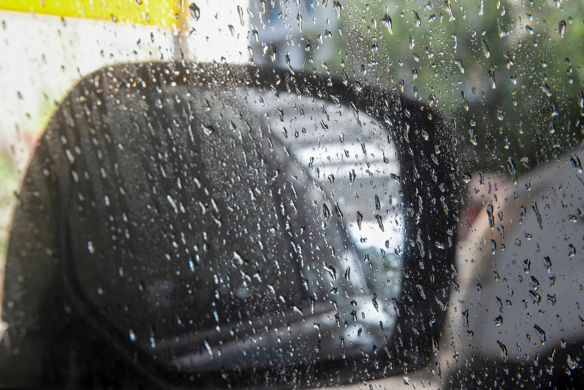 How to Avoid Hydroplaning During the Rainy Season